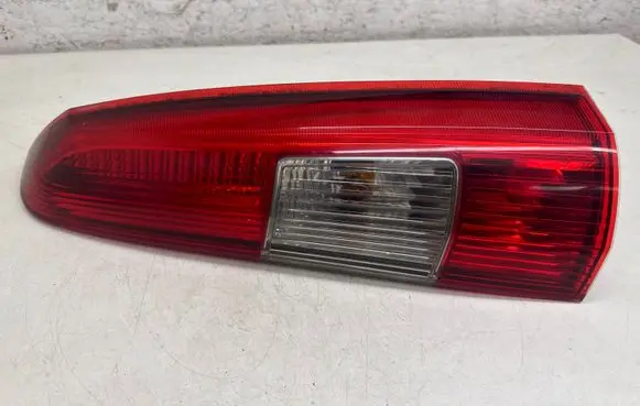 Volvo V70 Rear/tail lights 9154494