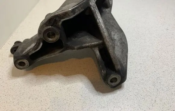 Volkswagen Crafter Engine mounting bracket 076199308