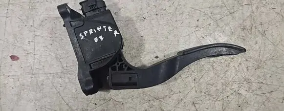 Mercedes-Benz Sprinter W906 Accelerator throttle pedal F00C3E2430