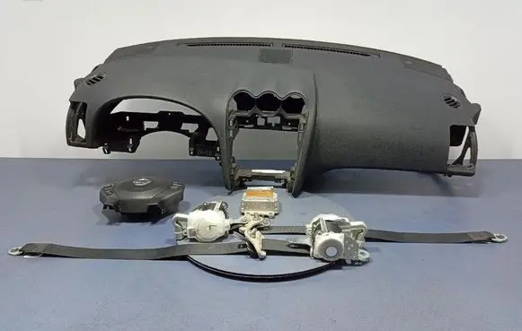 Nissan Altima Dashboard 68200-ZX61A