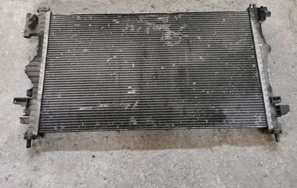 Opel Insignia A Coolant radiator 13241725