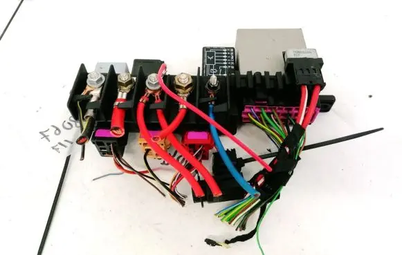 Opel Zafira B Fuse box set 8L0941822