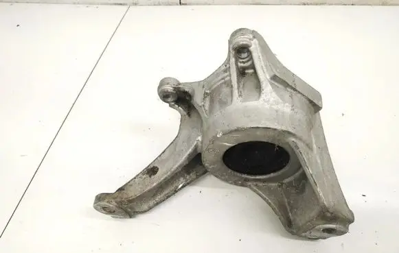 Engine mount bracket