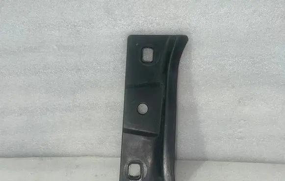 Audi A2 Fender mounting bracket 8Z0821235