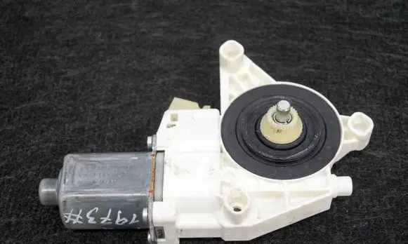 Mercedes-Benz ML W164 Front door window regulator motor