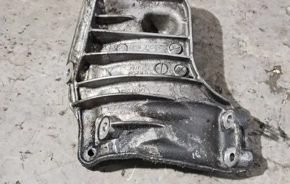BMW 1 E82 E88 A/C compressor mount bracket 7556836