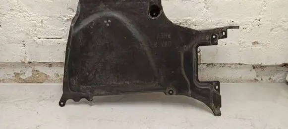 BMW 5 G60 Engine splash shield/under tray 9850634
