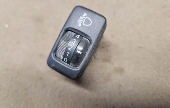 Toyota Hilux (AN10, AN20, AN30) Headlight level height control switch