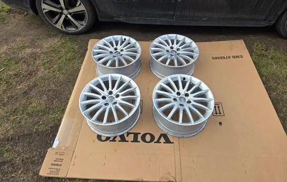 Audi A4 S4 B9 R17 alloy rim 8W9601025A