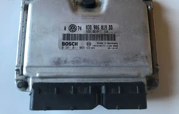 Volkswagen Golf IV Engine control unit/module 038906019DD 0281011065 EDC15P