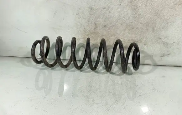 Volkswagen Touran I Rear coil spring