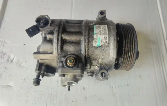 Volkswagen Golf V Air conditioning (A/C) compressor (pump) 1K0820803S 004180056B4