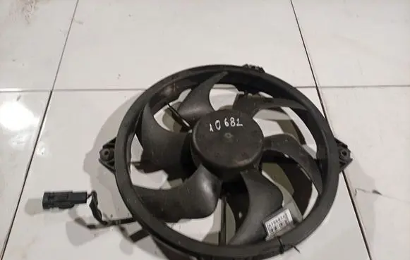 Citroen C4 I Picasso Radiator cooling fan shroud 