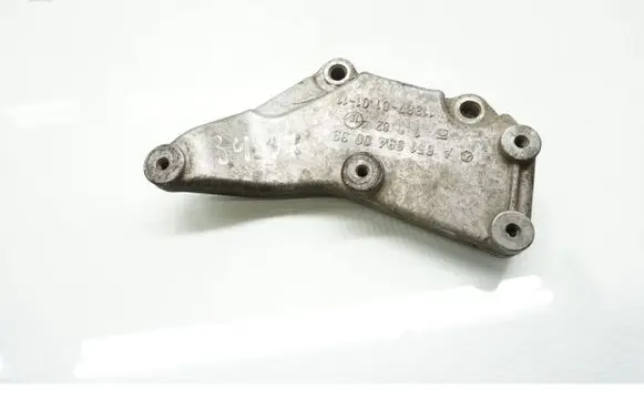 Mercedes-Benz E W212 Engine mounting bracket A6510940039