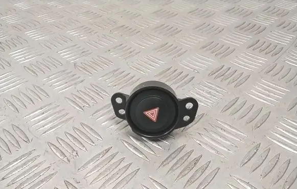 Toyota Avensis T270 Hazard light switch 15B424