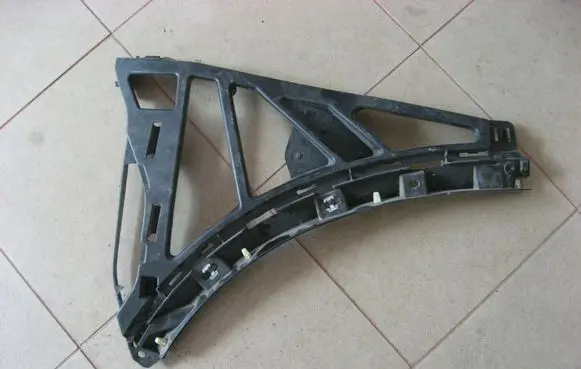 Porsche Cayenne (92A) Fender mounting bracket 7P5807178