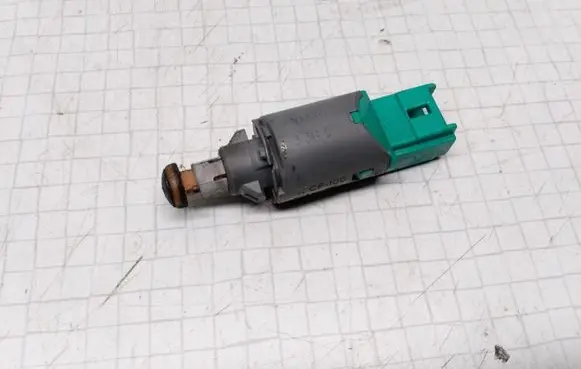 Renault Megane II Brake pedal sensor switch 8200168240B