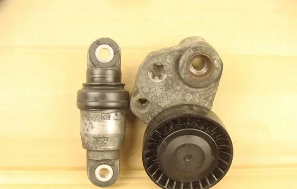 Audi RS6 Generator/alternator belt tensioner 07L903133F