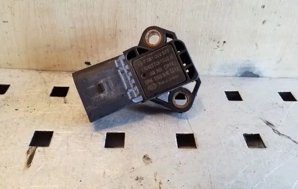 Volkswagen PASSAT CC Air pressure sensor 0281002977 03G906051E