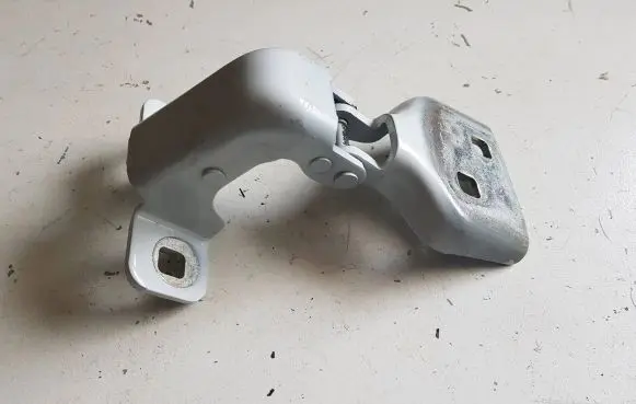 Opel Movano B Front door lower hinge 804000006R