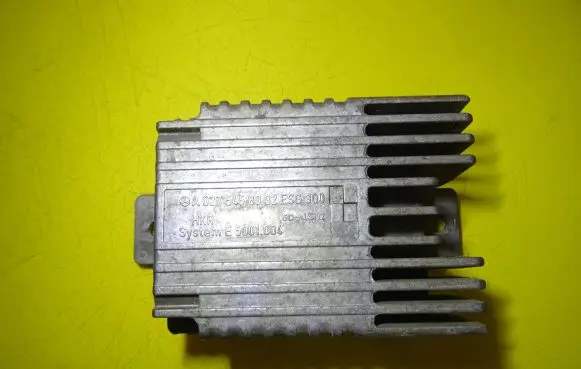 Mercedes-Benz A W168 Coolant fan relay A0235456832