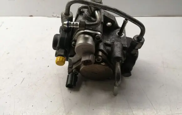 Toyota Avensis T250 Fuel injection high pressure pump 221000R020 HU2940000301