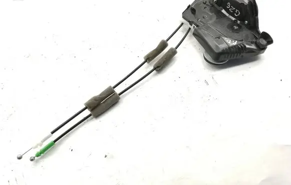 Toyota Yaris XP210 Front door lock 