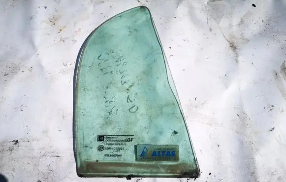 Opel Astra G Rear vent window glass 