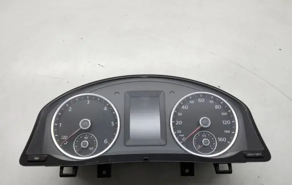 Volkswagen Tiguan Speedometer (instrument cluster) 5N0920972A 1073928659 VD10480107
