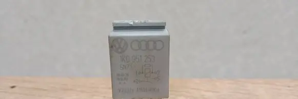 Volkswagen PASSAT CC Other relay 1K0951253 V23374A1601X004