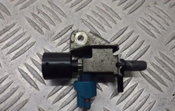 Toyota Avensis T270 Turbo solenoid valve 90910-122810