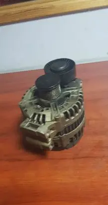 BMW 3 E90 E91 Generator/alternator 7550469