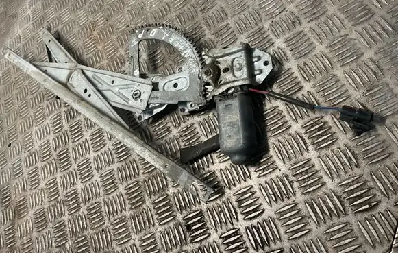 Opel Frontera A Front door window regulator motor 