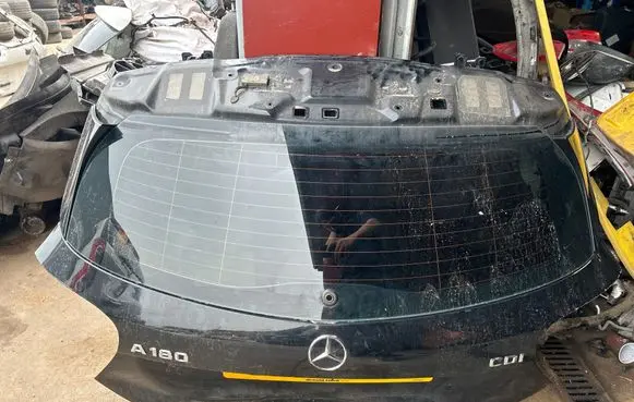 Mercedes-Benz A W176 Rear windscreen/windshield window