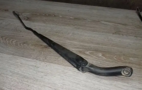 Volvo V70 Front wiper blade arm 8624243