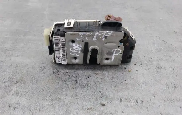 Jeep Patriot Front door lock P04589416AE