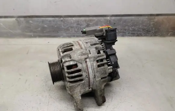 Toyota Avensis T250 Generator/alternator 0124325079 270600D140 270600D140A