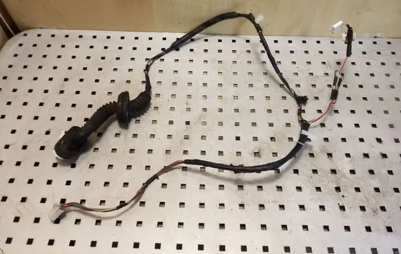 Toyota Avensis T270 Rear door wiring loom 8215305280