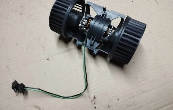 Chrysler Pacifica Heater fan/blower 790836L