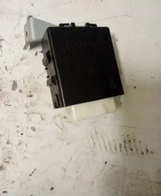 Toyota Prius (XW30) Window wiper relay 8594047020