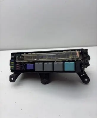 Lexus IS 220D-250-350 Fuse module 71548673 8262030170