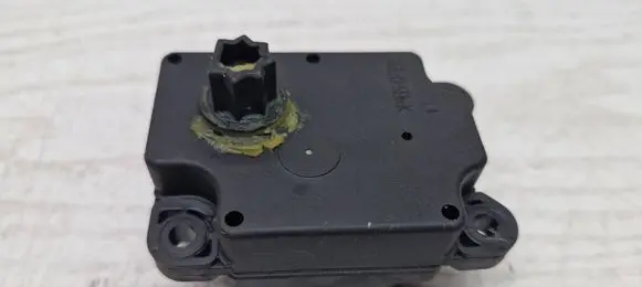 Volvo C30 Air flap motor/actuator 4N5H19E616 6652A 120426