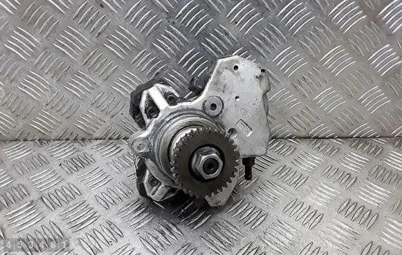 Opel Grandland X Fuel injection high pressure pump a6420104202