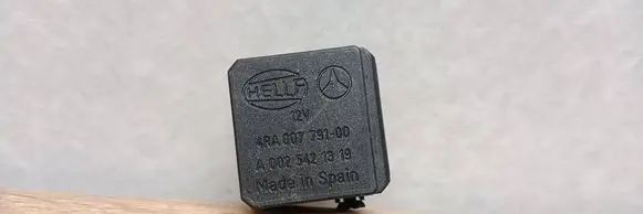 Mercedes-Benz S W220 Other relay A0025421319 4RA00779100