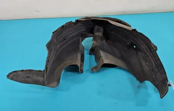 Rear arch fender liner splash guards