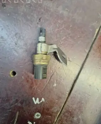 Mercedes-Benz C W204 Fuel pressure sensor A6510703081 A0045421618