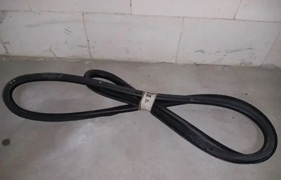 Chevrolet Volt II Front door rubber seal