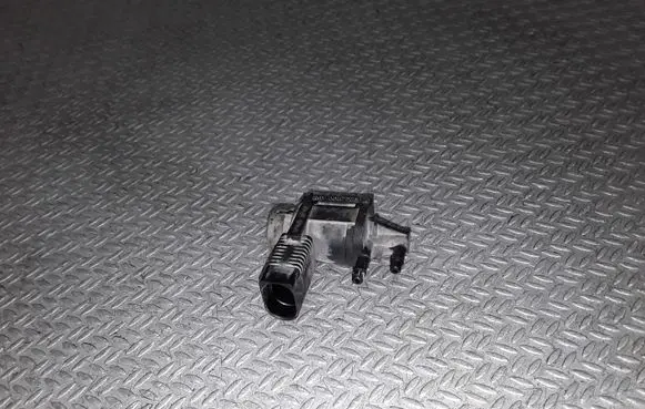 Volkswagen Transporter - Caravelle T5 Valve vacuum 1K0906283A