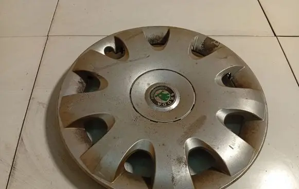 Skoda Octavia Mk2 (1Z) R15 wheel hub/cap/trim 1Z0601147A