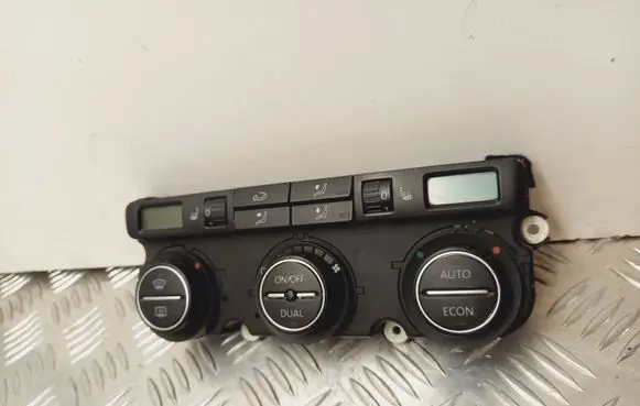 Volkswagen PASSAT B6 Climate control unit 74677532